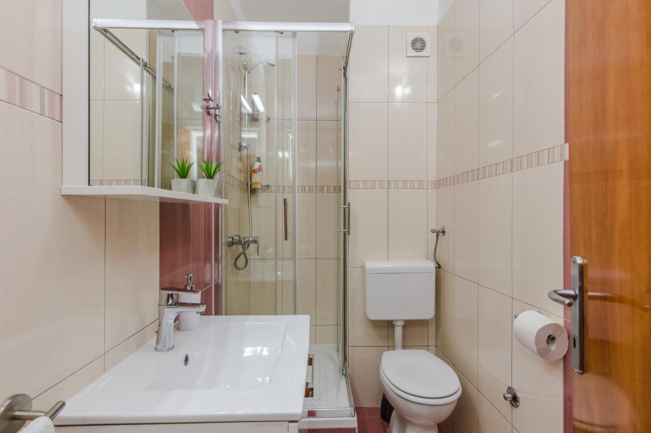 Neva Room With Private Bathroom Задар Екстер'єр фото