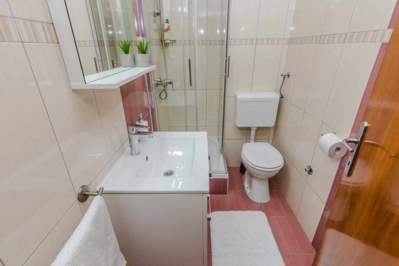 Neva Room With Private Bathroom Задар Екстер'єр фото